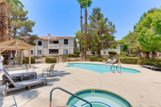 Building Photo - Remodeled 3-Bedroom Condo with Fireplace 8...