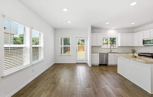 Building Photo - 6407 Principale Dr