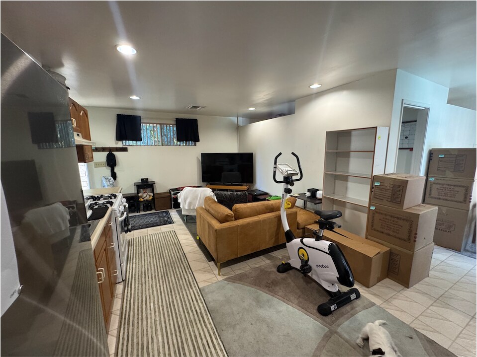 Building Photo - 10201 Oak Park Ave