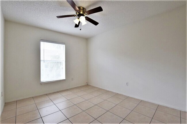 Building Photo - Upgraded 2 Bed 2 Bath Condo for Rent in Wi...