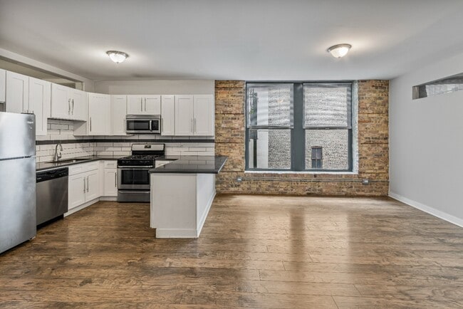 Building Photo - 3 Bedroom Apartment in River North - June 1st