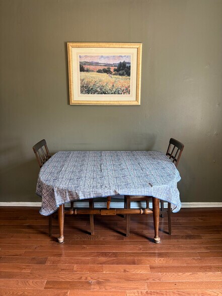 dining area - 352 Buckingham St