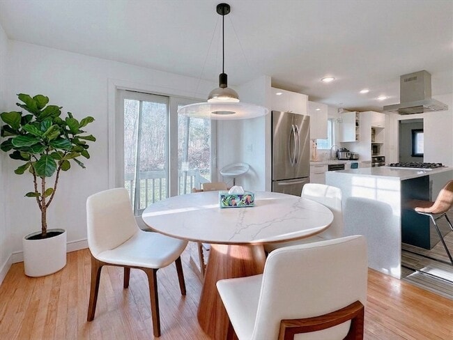 Building Photo - 27 Rockville Ave