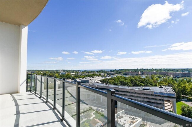 Building Photo - 2 Hbr Pt Rd S