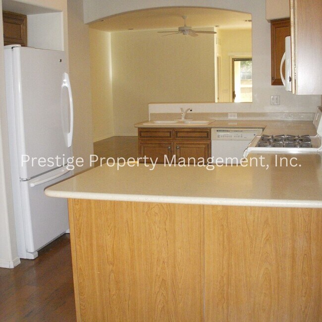 Building Photo - 346 E Calle Puente Lindo