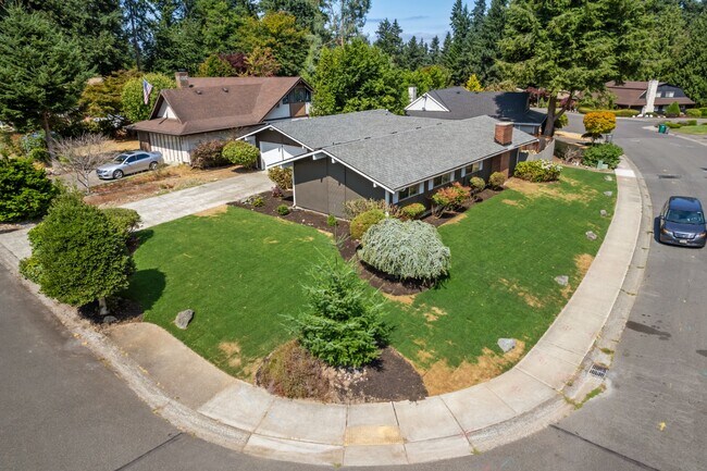 Building Photo - Fully Remodeled 4BR Rambler in Private Fed...