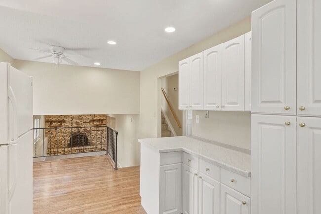 Building Photo - 1549 Sanderson Ave