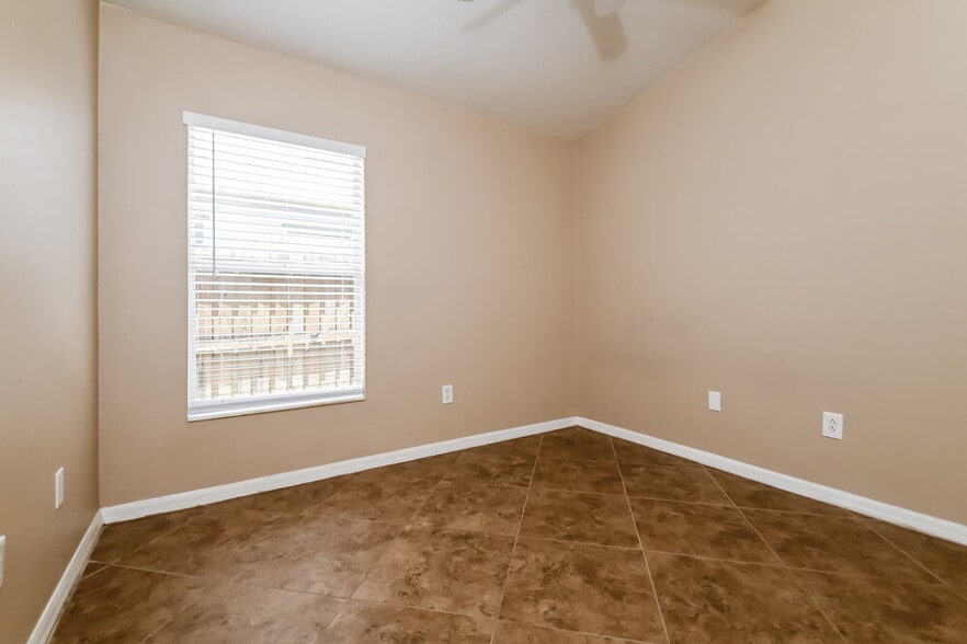 Building Photo - 8424 Deer Chase Dr