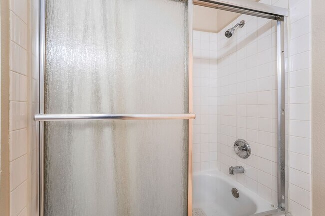 Building Photo - 3 Bedroom Furnished Condo in Spanish Palms