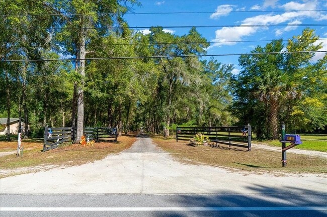 Building Photo - 3135 NE 49th St