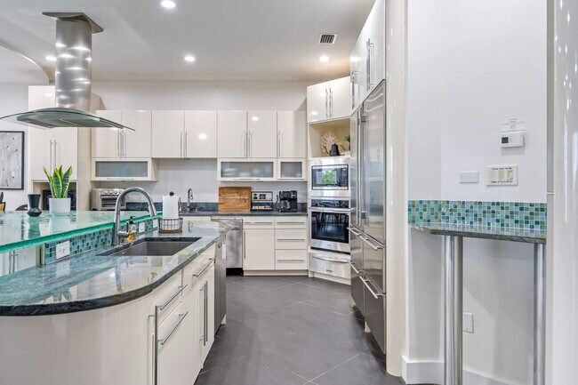 Building Photo - 873 S Atlantic Ave