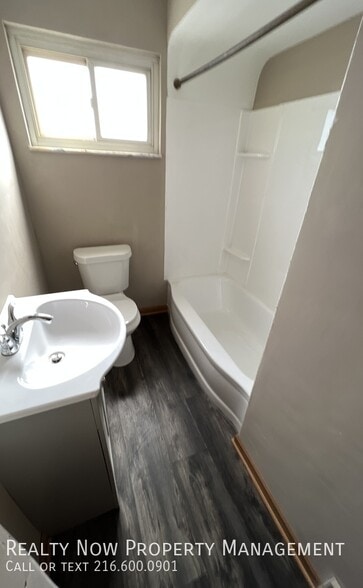 Building Photo - 3322 Milverton Rd