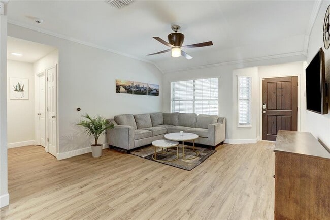 Building Photo - 4802 Walden Cir