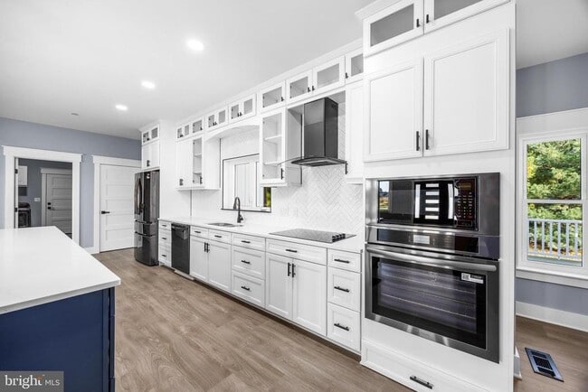 Building Photo - 5692 King Stuart Dr