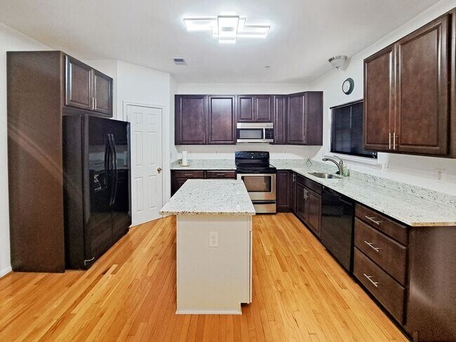 Building Photo - Charming 3-Level Brick Townhome in Waldorf...