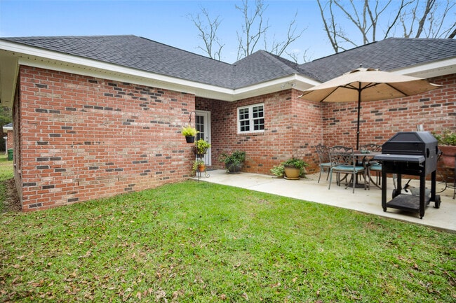 Building Photo - 20 Grove Cir