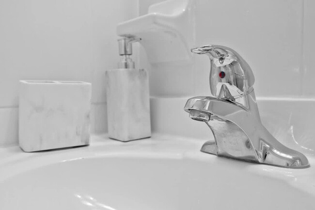 Building Photo - 321 Wilson St