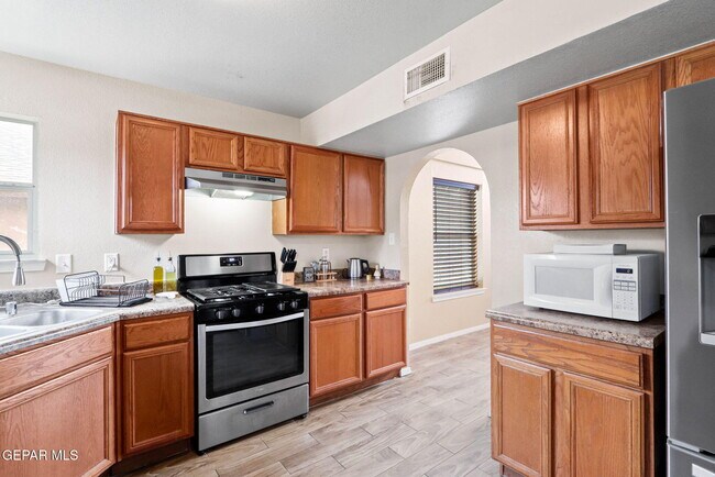 Building Photo - 12564 Paseo Alegre Dr