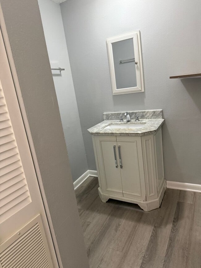 Building Photo - LEASE NOW AND ENJOY 50% OFF 2ND MONTH! Location, location, location! 875 SF Unit- 2 bd/ 1 ba near...