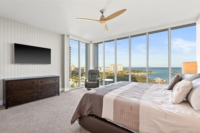 Building Photo - 176 4th Ave NE