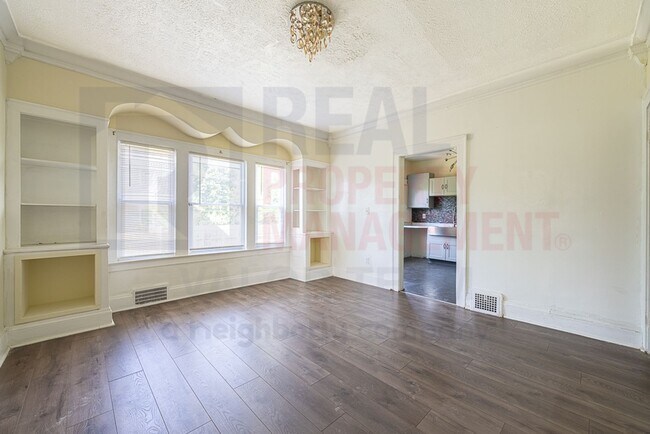 Building Photo - 3633 E 153rd St