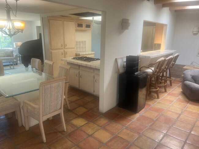 Building Photo - Scenic Hillside Living – Spacious 3 Bed, 2 Bath with Sweeping Views