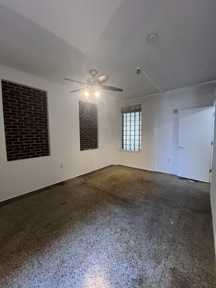 Building Photo - 700 Church St