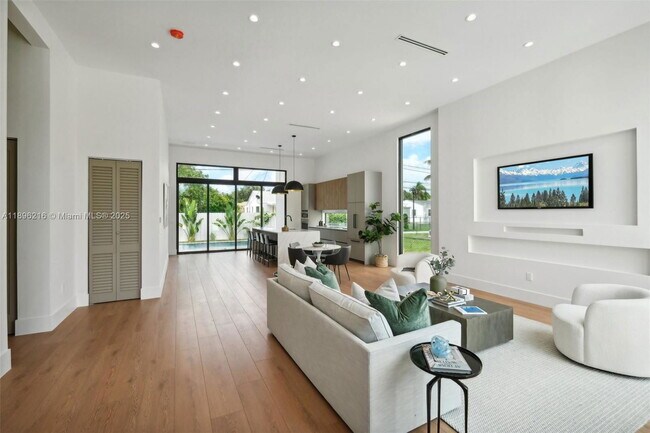 Building Photo - 510 NW 50th St