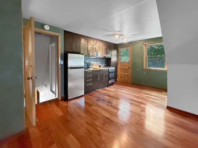 Building Photo - 287 N Washburn Ave