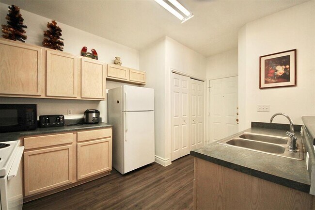 Building Photo - 8702 Weiser Dr