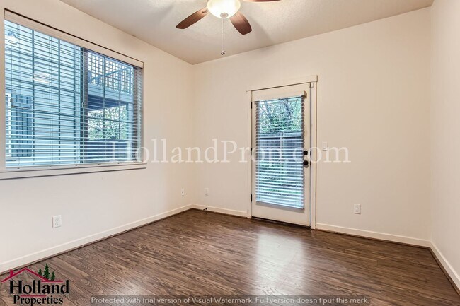 Building Photo - Cute 2 bedroom ground floor Condo located ...