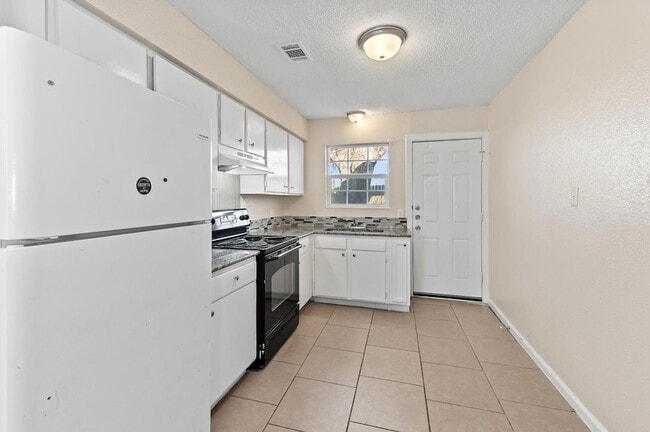 Building Photo - 410 Old Thorndale Rd