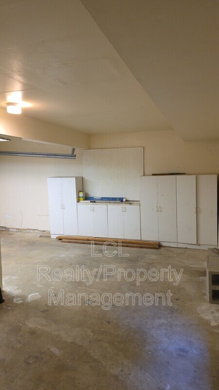 Building Photo - 33361 Gisborne St