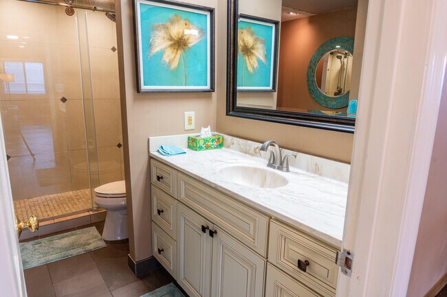 Building Photo - 355 S Broadway