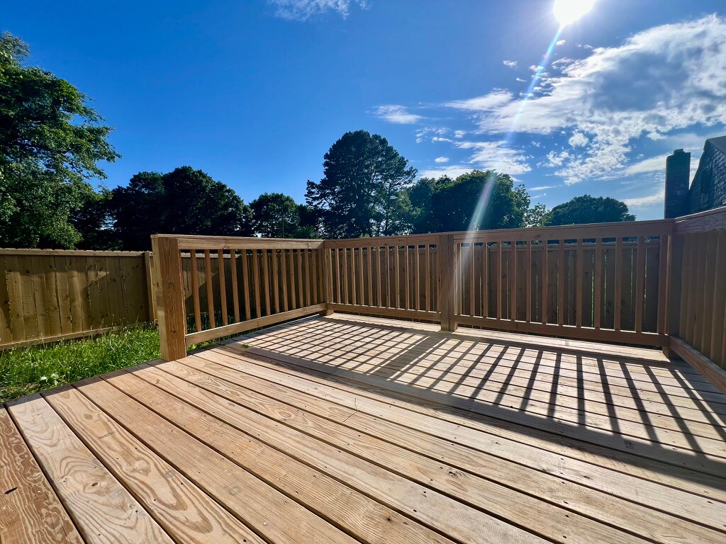 Building Photo - Room in House on S Webb St