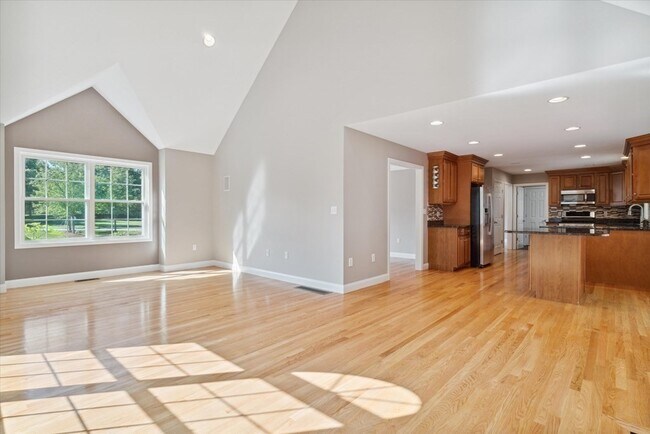 Building Photo - 19 Benjamin Ln