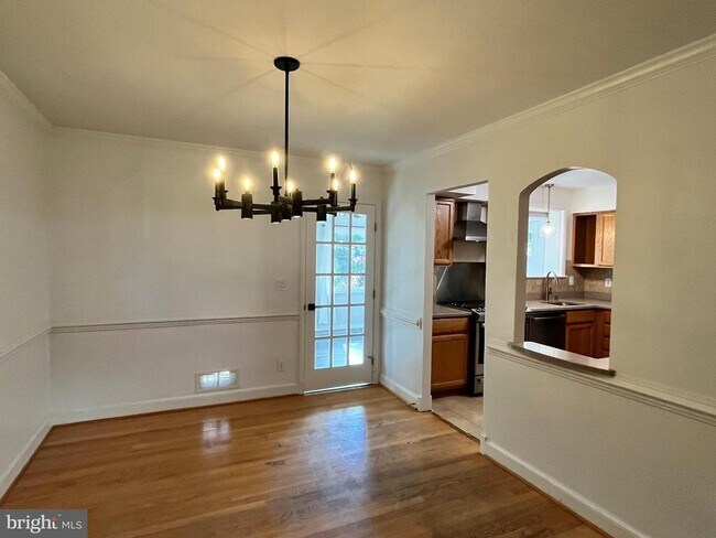 Building Photo - 10710 Jamaica Dr