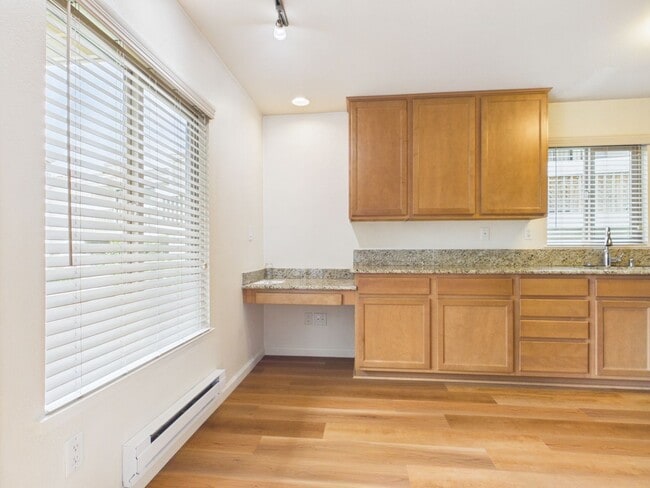 Building Photo - Beautifully appointed 2 bedroom condo for rent at Kimberly Place