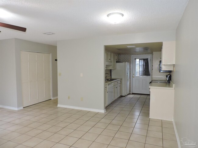 Building Photo - 3501 Parkwood Ave