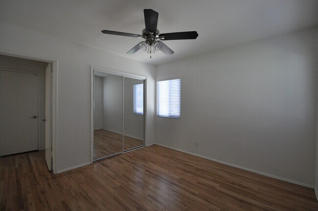 Building Photo - 11054