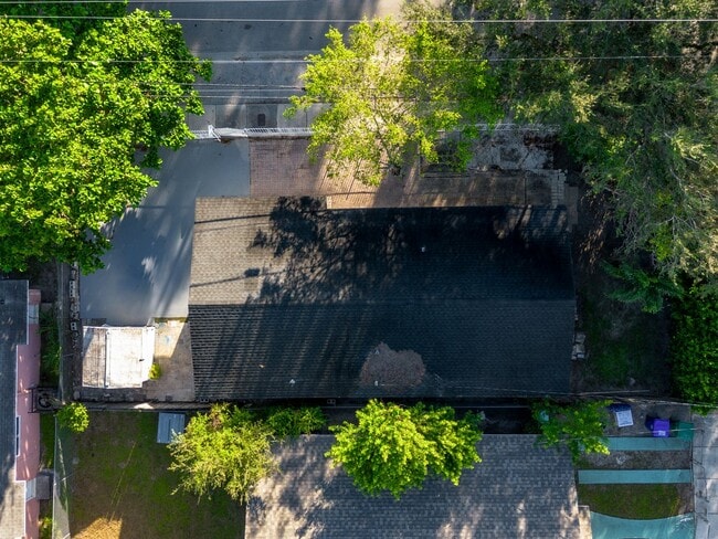 Building Photo - Welcome Home! Spacious 3-bedroom, 2-bath home with plenty of parking and washer/dryer inside the ...