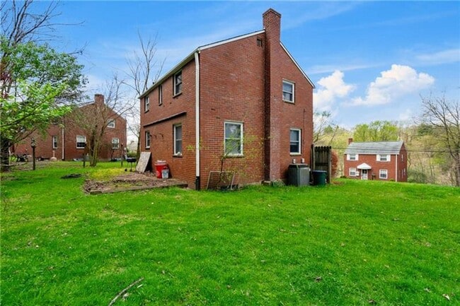 Building Photo - Fully Updated 3 Bed/1 Bath Home - Integral Garage, Laundry in Basement - Available Now in Penn Hi...