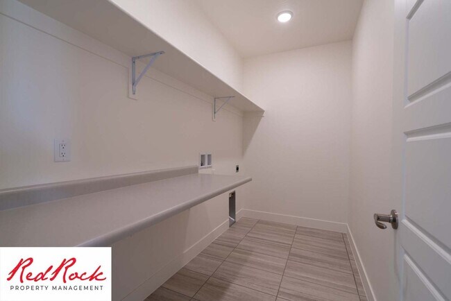 Building Photo - Incredible 3 Bedroom, 2 Bathroom Property ...