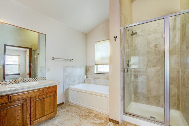 Building Photo - Spacious 4BR Home in Gleneagle!!!