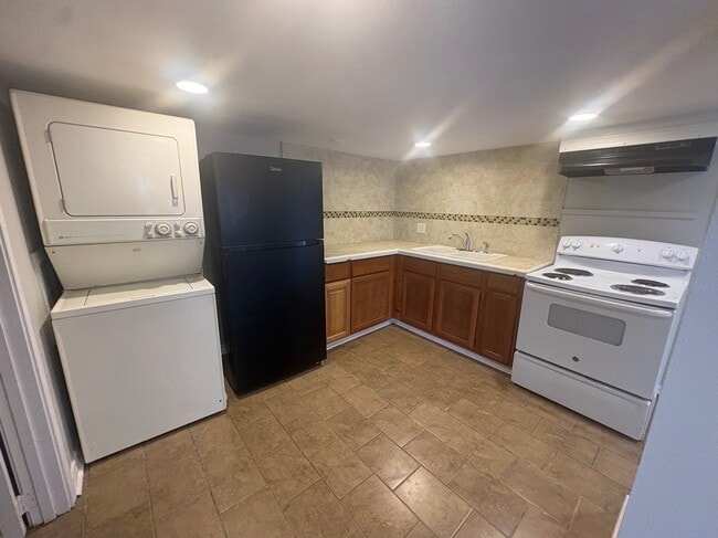 Building Photo - 2205 33rd St