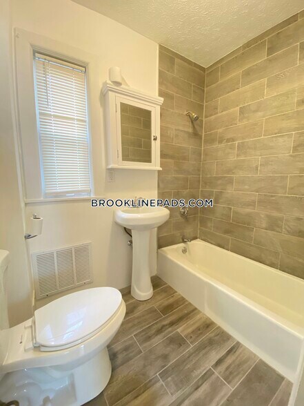 Building Photo - 258 Cypress St