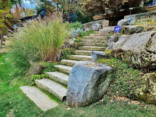 Building Photo - Stunning, 4 Bedroom, 3500 Square Foot, Highland's Home in Boise's North End