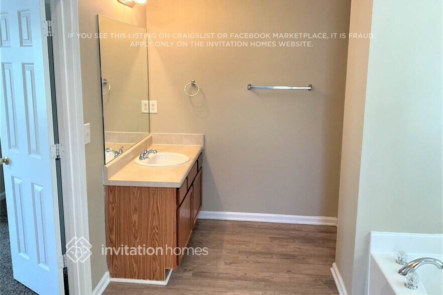 Building Photo - 1027 Lear Dr