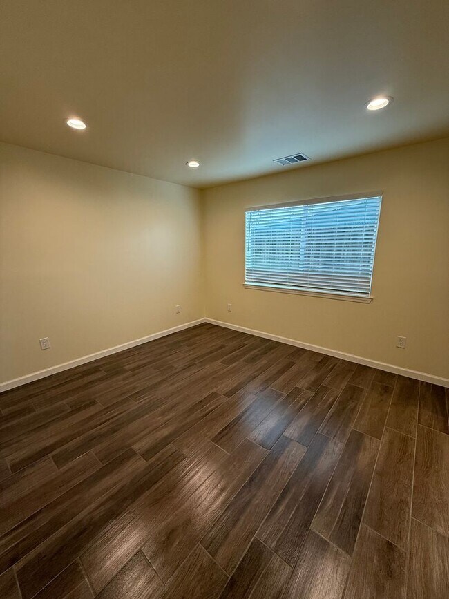 Building Photo - 1118 2nd St