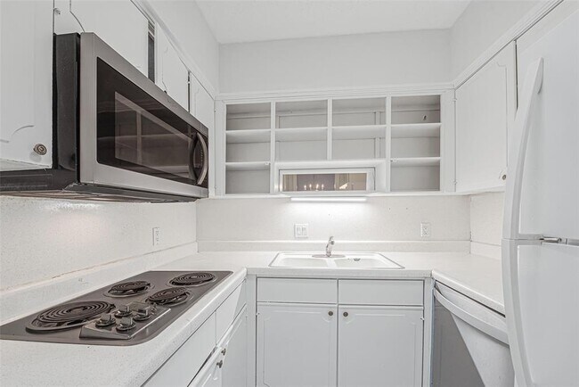 Building Photo - 2601 Bellefontaine St